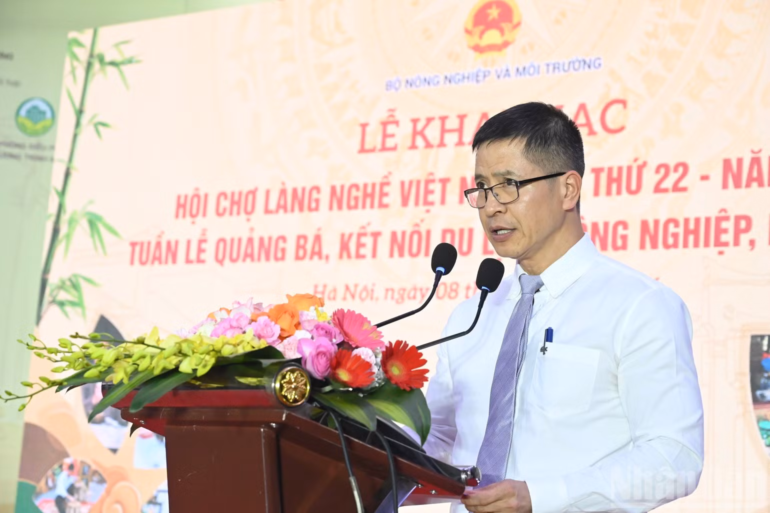 Nguyen Minh Tien, Director of the Viet Nam Trade Promotion Centre for Agriculture, delivers the opening address at the fair.