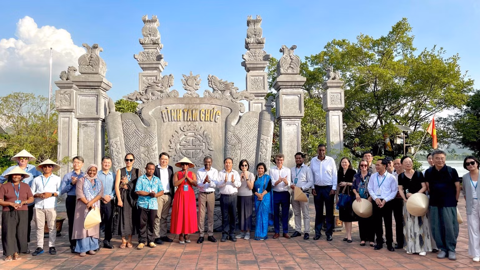 Delegates visit Tam Chuc Communal House. (Photo: YEN TRINH)
