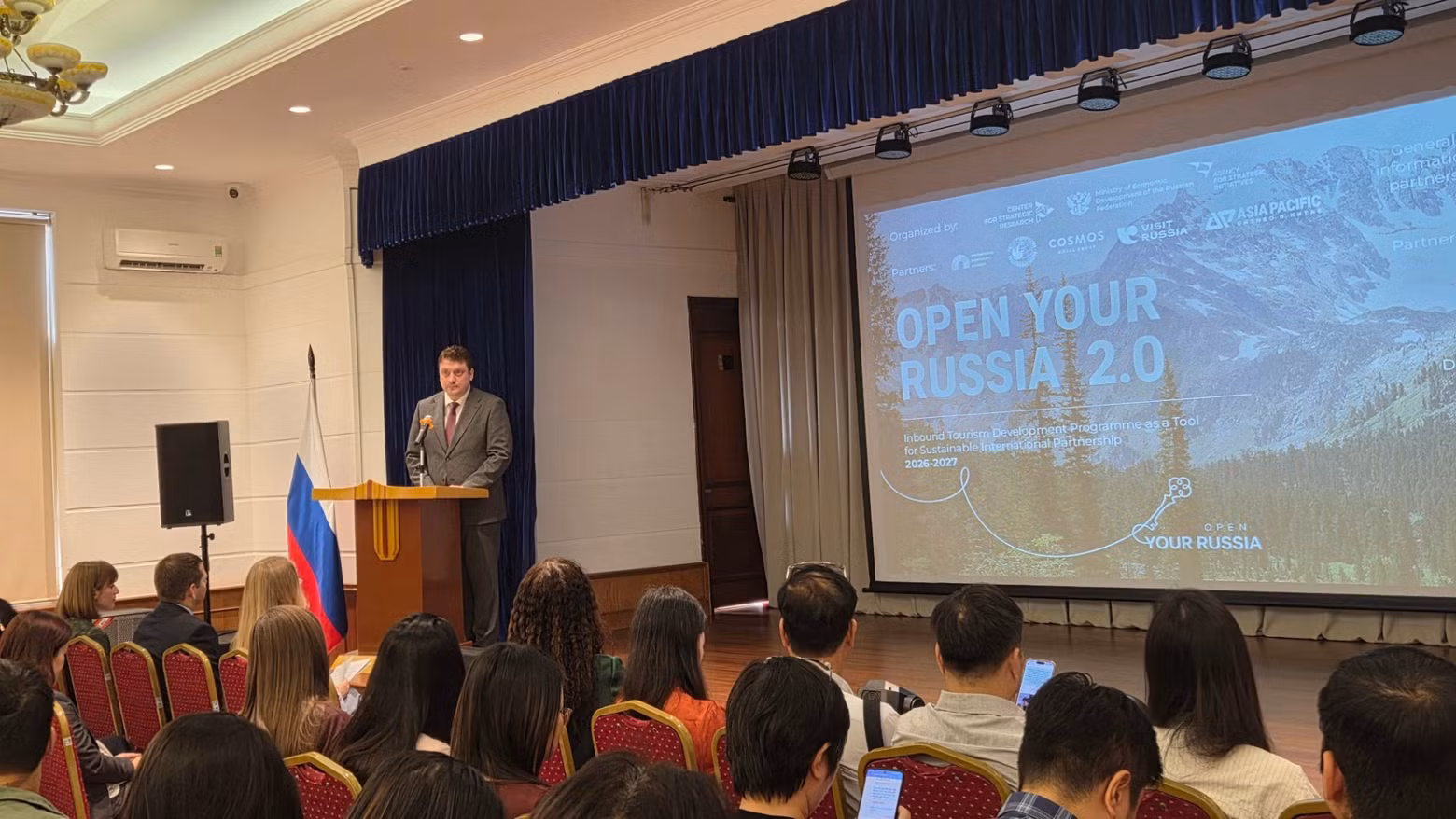 Vladimir Murashkin, Director of the Russian Centre of Science and Culture in Ha Noi, delivers the opening remarks. (Photo: NGO HUONG)