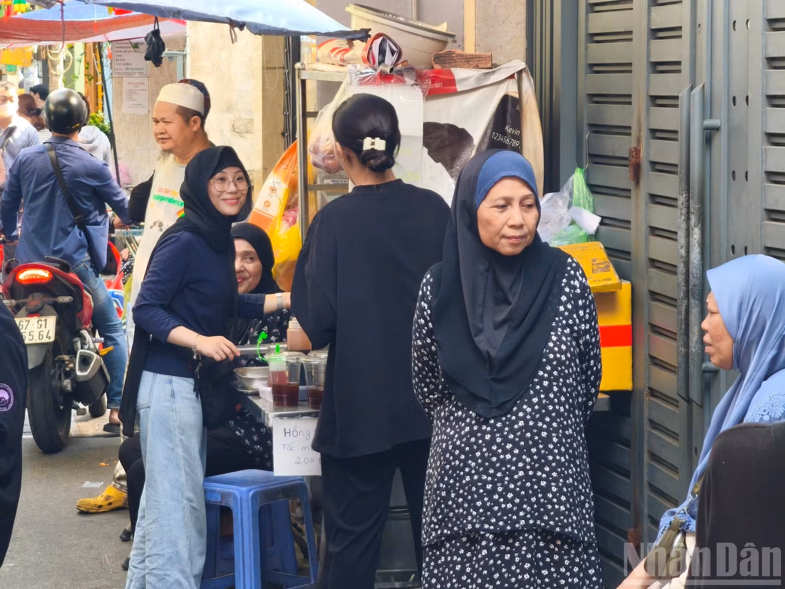 With gentle smiles, the vendors say they hope to introduce more people to the friendly image of the Muslim community.