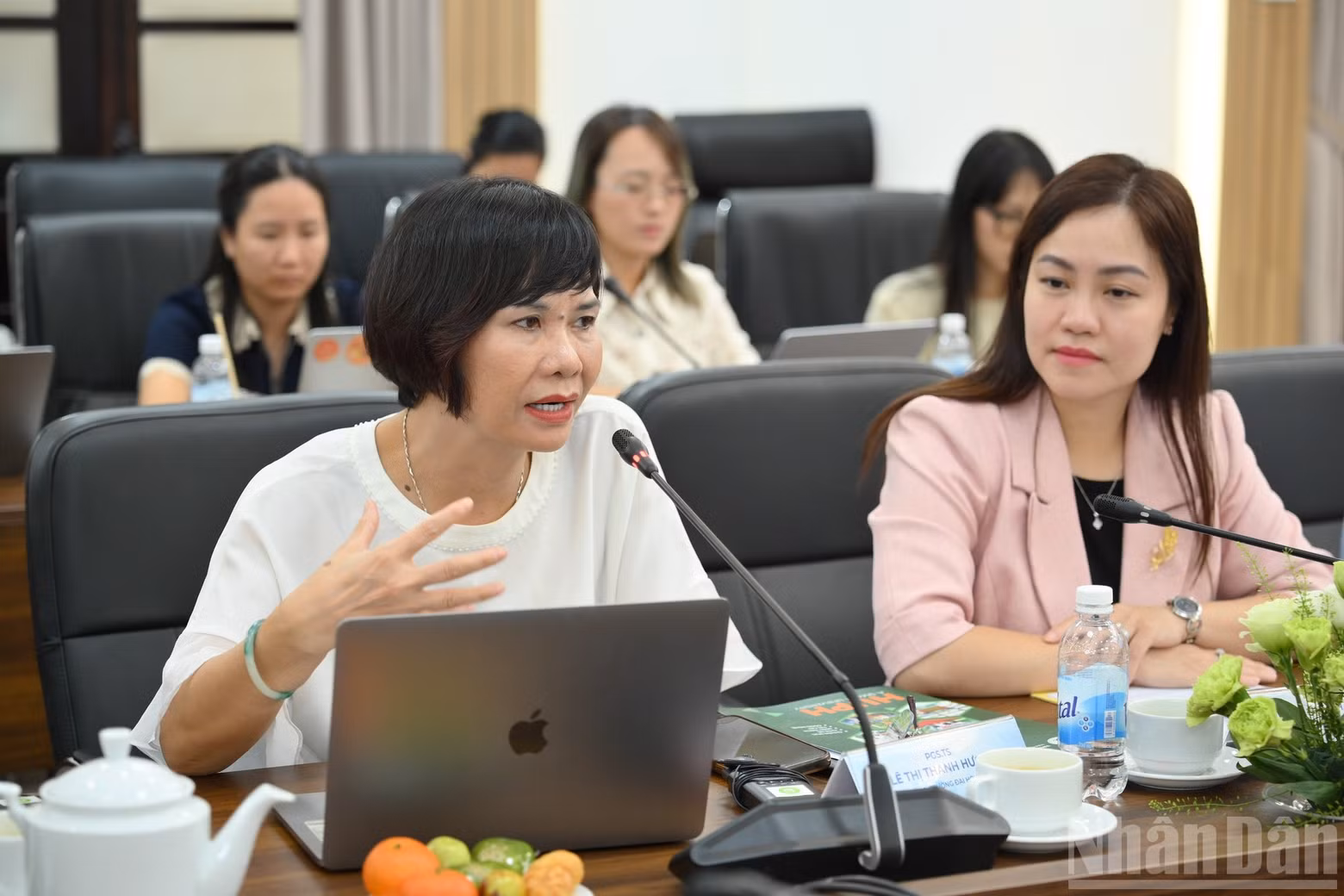 Delegates share their views and answer questions during the roundtable.