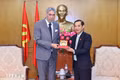 Full-time Deputy Secretary of the CPV Committee for Mass Mobilisation, Viet Nam Fatherland Front and Central Mass Organisations Nguyen Thai Hoc (R) and General Secretary of the Dominican Republic’s United Left Movement (MIU) Party Miguel Mejia (Photo: VNA) 