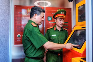 Pilot 'Smart police station' kiosk launched in Ha Noi. (Photo: NDO)