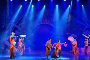 An excerpt from "Thi Mau goes to the pagoda" featured in the programme "The charm of Ha Noi Cheo". (Photo: VNA)