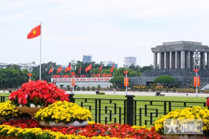 Ba Dinh Square is resplendent with flags and flowers to mark the 81st anniversary of National Day. (Photo: baochinhphu.vn)