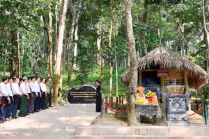 Tourists visit Na Nua Shack in Tuyen Quang Province. (Photo: NDO)