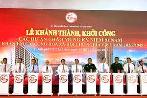 Delegates at the launch of projects in Ho Chi Minh City on August 29. (Photo: chinhphu.vn)