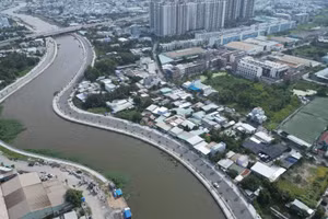 The project to renovate and upgrade the Tham Luong-Ben Cat-Rach Nuoc Len canal route is now taking shape, improving the urban landscape in the northern part of the city. (Photo: NDO)