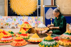 Production of handcrafted items featuring Bodhi leaves at Sinh Duoc Cooperative, Ninh Binh Province. (Photo: Sinh Duoc Cooperative)