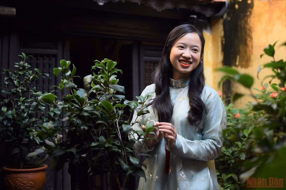 Traditional five-flap long dress loved by the youth ảnh 3