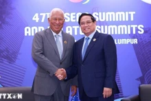Prime Minister Pham Minh Chinh meets President of the European Council Antonio Costa on the sidelines of the 47th ASEAN Summit in Malaysia. (Photo: VNA)