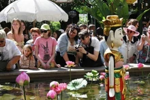 Russians explore Vietnamese culture at the Cultural Festival in Red Square. (Photo: RIA)