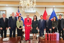 Australian Governor-General Sam Mostyn (fourth from left) in a photo with Vietnamese diplomats. (Photo: Vietnamese Ambassador to Australia)