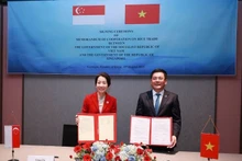 The signing ceremony of the MOC on rice trade between Viet Nam and Singapore on October 30.