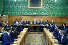 Party General Secretary To Lam meets with representatives of the UK’s All-Party Parliamentary Group for Viet Nam in London on October 29. (Photo: VNA)