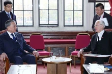 General Secretary of the Communist Party of Viet Nam (CPV) Central Committee To Lam (left) meets with Speaker of the UK House of Lords John McFall (Baron McFall of Alcluith) in London on October 29. (Photo: VNA)