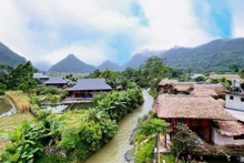 A corner of Lam Thuong Valley by the Khuoi Noi stream.