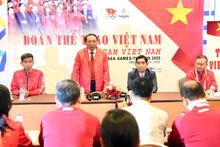 Minister of Culture, Sports and Tourism Nguyen Van Hung cheers on the Vietnamese sports delegation competing at the 33rd SEA Games.