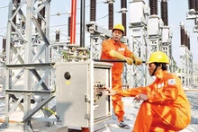 The resolution affirms the state sector as a particularly important component of the socialist-oriented market economy. (Photo: Hai Nam)