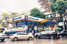 A Petrolimex petrol station on Tran Hung Dao Street (Ha Noi).