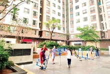 Green River apartment complex in Binh Dong Ward provides various community amenities for residents.