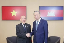 General Secretary of the CPV Central Committee To Lam meets with Cambodian King Norodom Sihamoni on the sidelines of the 19th Francophonie Summit in Paris on October 5, 2024. (Photo: VNA) 