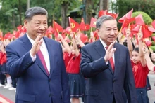 General Secretary To Lam hosts the welcoming ceremony for Chinese General Secretary and President Xi Jinping during the latter's state visit to Viet Nam in April 2025. (Photo: VNA)