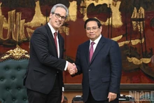 Prime Minister Pham Minh Chinh receives Director for International Ocean Governance and Sustainable Fisheries of the EC Fernando Andresen Guimaraes. (Photo: Tran Hai)