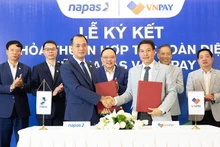 The signing of a cooperation agreement between NAPAS and VNPAY.