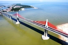 The bridge over the Thuan An estuary.