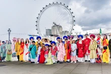 Vietnamese women in Europe in an ao dai performance in event. (Photo: Organisers)