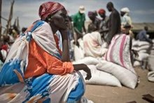A South Sudanese woman waits to receive food aid. (Photo: Oxfam)