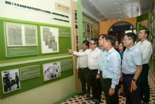 Viet Nam Journalists’ Association members visit Viet Nam Revolutionary Youth League's Headquarters in Guangzhou (Photo: VNA)