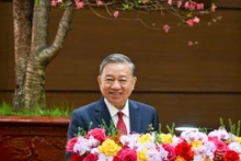 General Secretary To Lam speaks at the meeting.