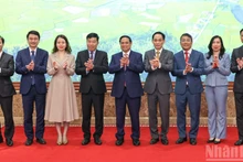 Prime Minister Pham Minh Chinh and leaders of the Ministry of Foreign Affairs. (Photo: Tran Hai)