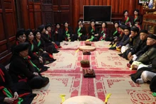 A quan ho singing session.