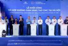 PM Pham Minh Chinh, along with leaders of ministries, agencies, local authorities, and CMC, pressed the button to officially commence construction of the CMC Creative Space.