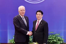 State President Luong Cuong (R) receives Russian Prosecutor General Alexander Gutsan in Ha Noi on October 25. (Photo: VNA)