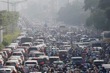 Reducing urban air pollution is an issue of widespread public concern. (Photo: Khieu Minh)