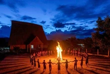Gong and dance performance by firelight – iconic features of Central Highlands ethnic festivals. (Photo: Quang Dung)