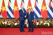 Prime Minister Pham Minh Chinh welcomes First Secretary of the Communist Party of Cuba Central Committee and President of Cuba Miguel Díaz-Canel Bermúdez. (Photo: NDO)
