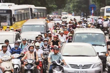 Strengthening the control of vehicle engine emissions is one of the effective measures aimed at achieving the net-zero emission target by 2050. (Photo: Khanh An)