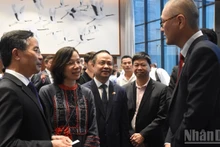 Da Nang Chairman Pham Duc An speaks with Japanese business representatives. (Photo: Anh Dao)