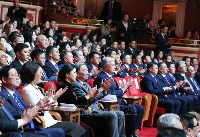 Party General Secretary attends Viet Nam–Kazakhstan friendship concert ảnh 1