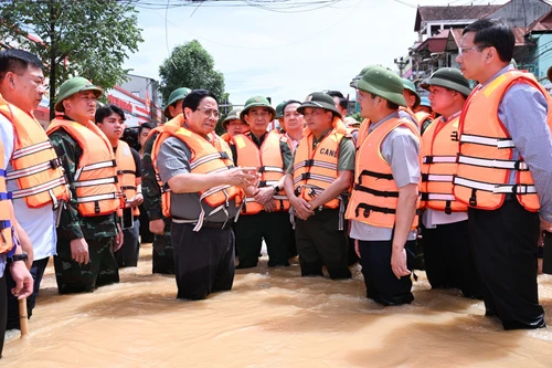 In pictures: Prime Minister inspects flood relief efforts in Thai Nguyen