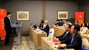The seminar attracts numerous investors and industry partners, including representatives from the International Semiconductor Industry Group, Qualcomm, and Marvell. (Photo: VNA)