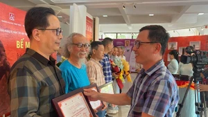 21 painters and sculptors participate in ceramic art camp dedicated to President Ho Chi Minh