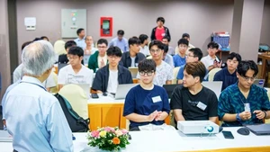 The 8th Vietnam School on Neutrinos gather 32 scientists and researchers in the field of Neutrinos physics from Japan, China, India, Italy, the UK, and the host country. (Photo: VNA)