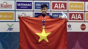 Swimmer Pham Thanh Bao sets a new SEA Games record in the men’s 200m breaststroke with 2 minutes 11 seconds and 45 (Photo: VNA)
