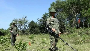 A VNMAC survey shows that since 1975, unexploded ordnance from the war has claimed 42,000 lives and injured 62,000 people. (Photo: VNA)
